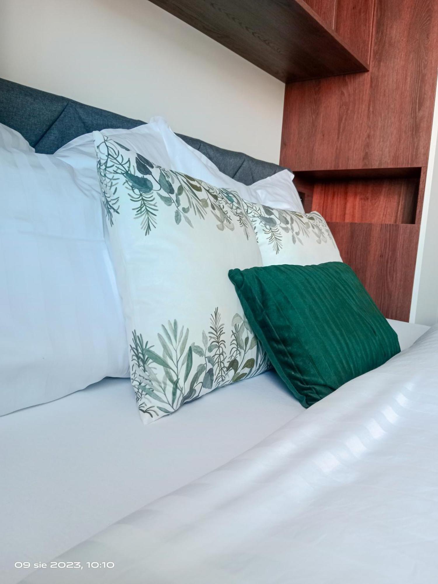 Apartament Na Zielonej Z Tarasem Apartment Pila Ngoại thất bức ảnh